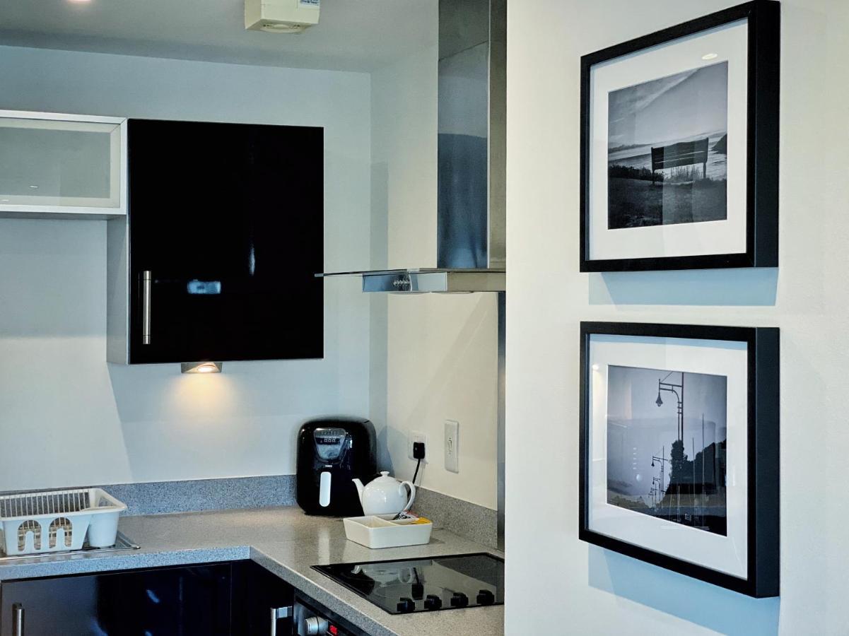 Artistic And Luxurious Apt With Sea View. Beach Side Swansea Extérieur photo