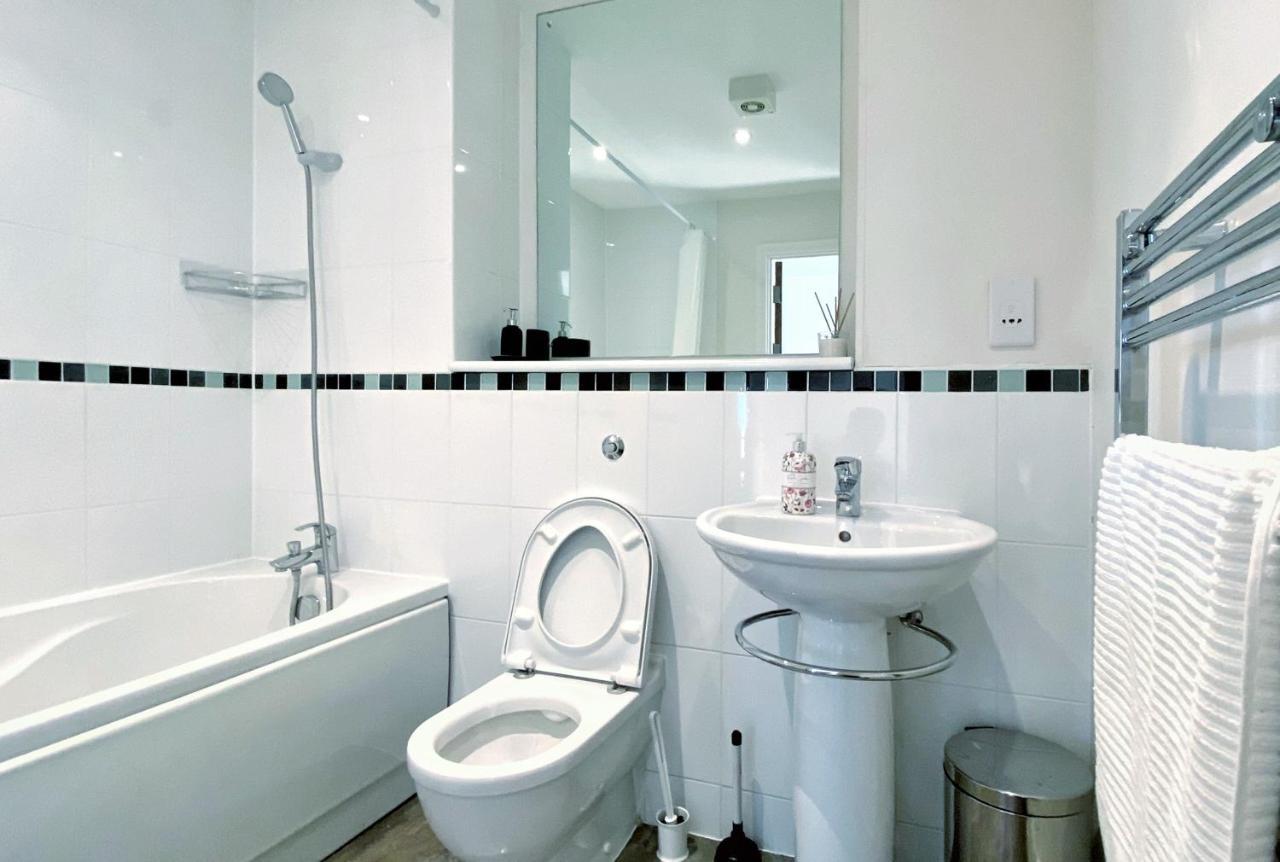 Artistic And Luxurious Apt With Sea View. Beach Side Swansea Extérieur photo