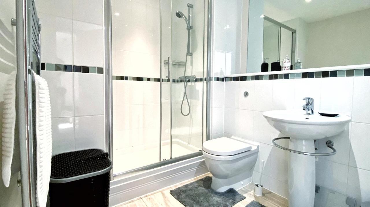 Artistic And Luxurious Apt With Sea View. Beach Side Swansea Extérieur photo